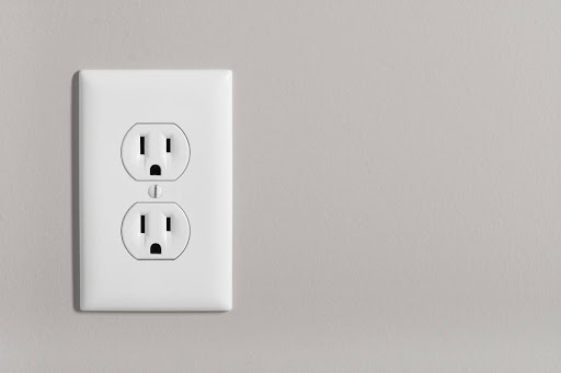 Ungrounded outlet